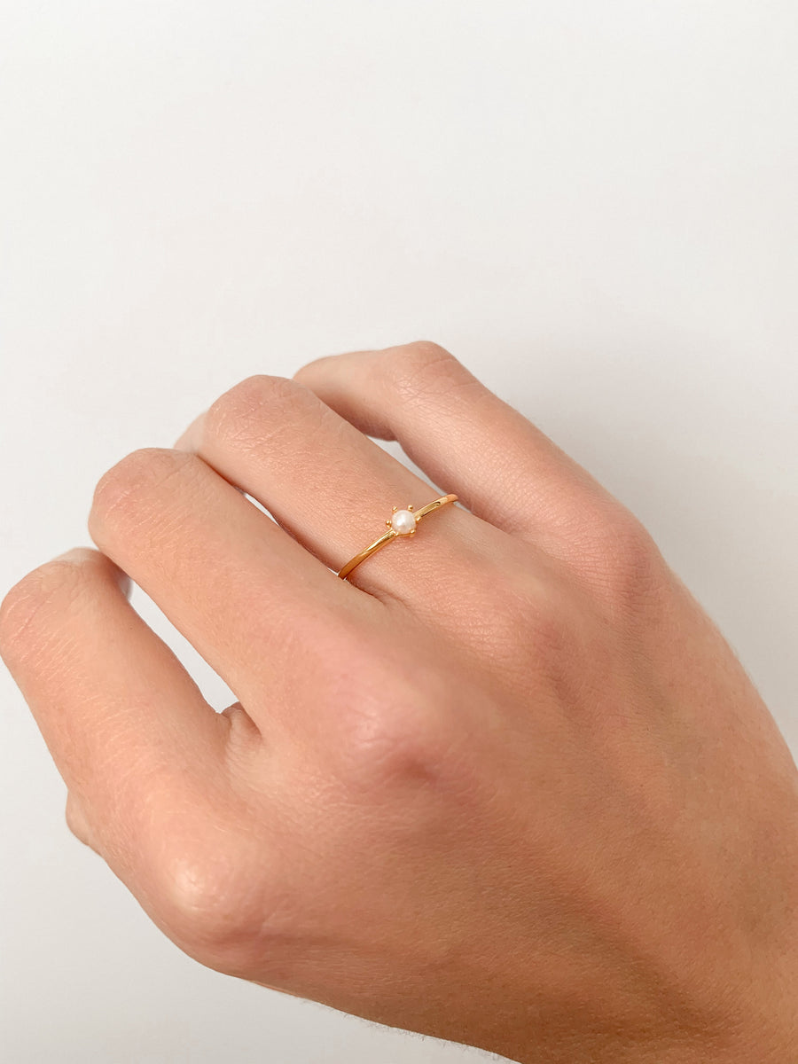 Solitaire Pearl Ring - Yellow Gold